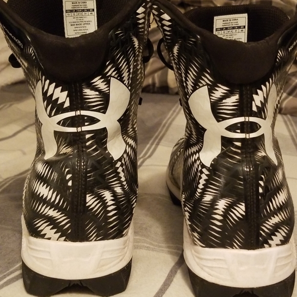Under armour foot ball cleats (turf) - Picture 3 of 7